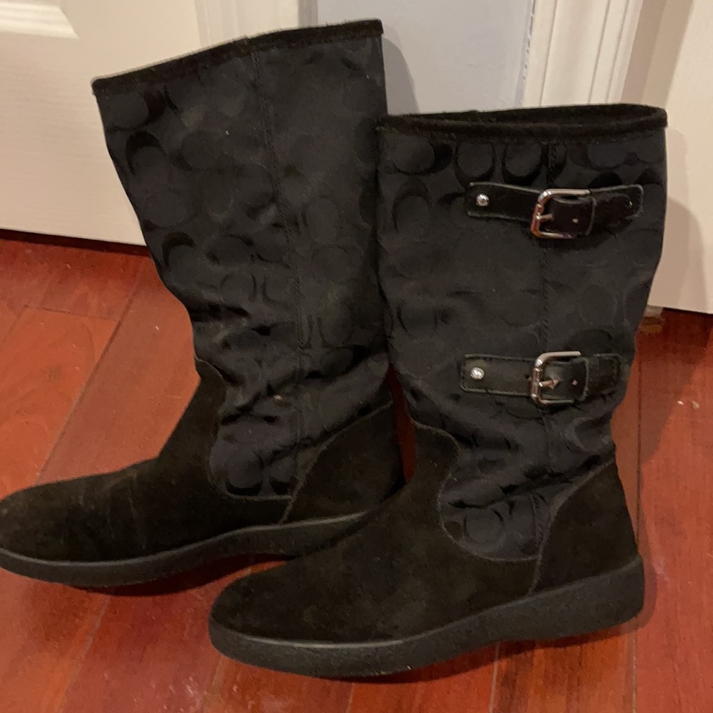 Coach signature buckle boots black size 7 previously owned good condition